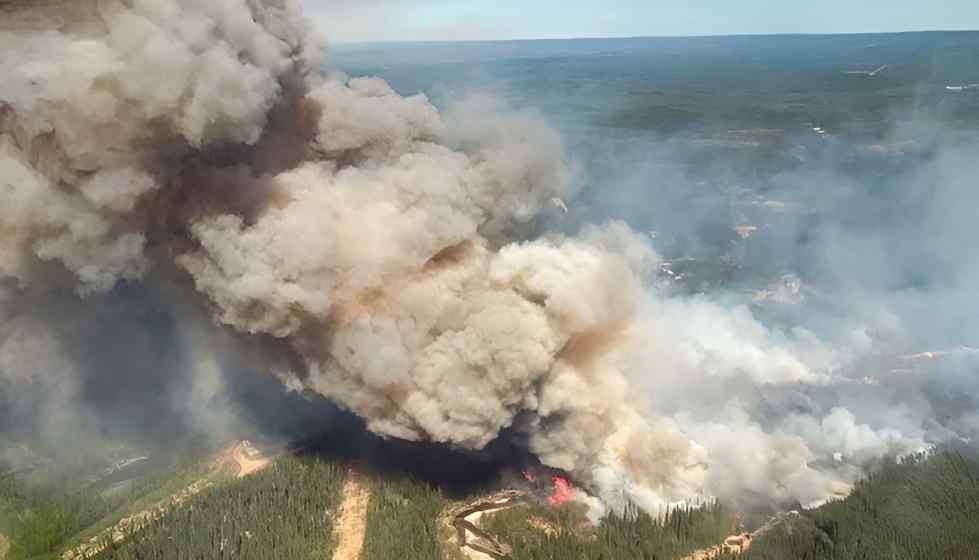 Wildfire emergency expands in western Canada, thousands evacuate