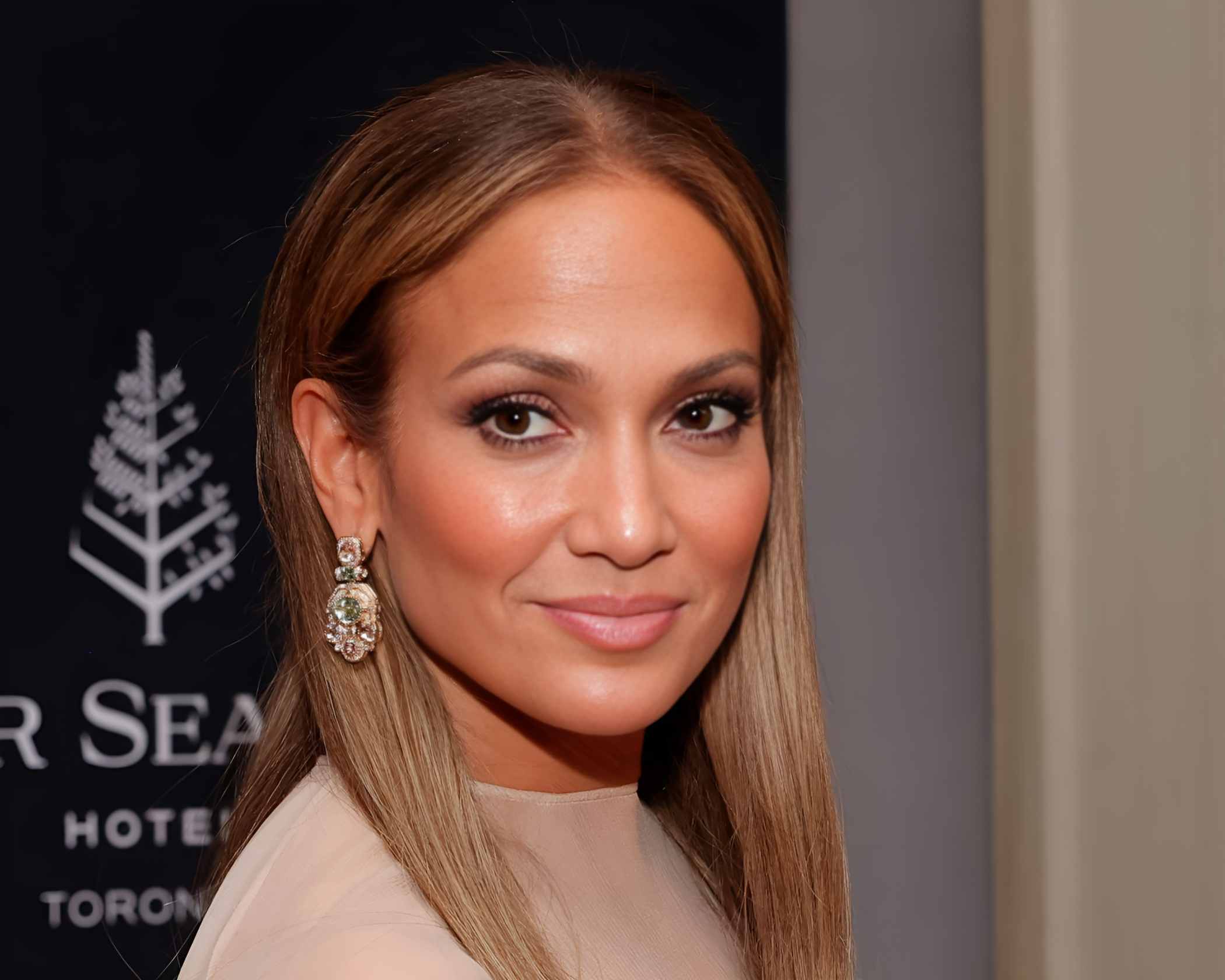 Lopez faces lawsuit over copyrighted Paparazzi photos