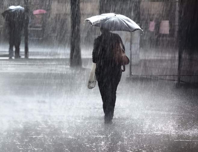From umbrellas to fans: Kenya faces five days of wild weather