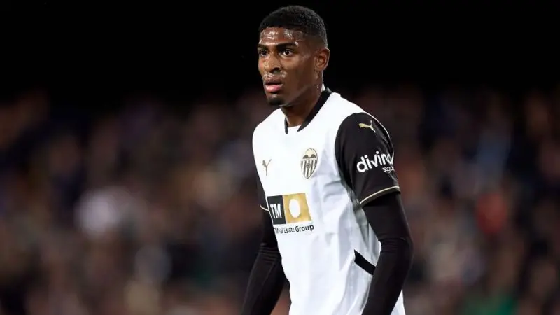 Arsenal in talks to sign Valencia defender Mosquera