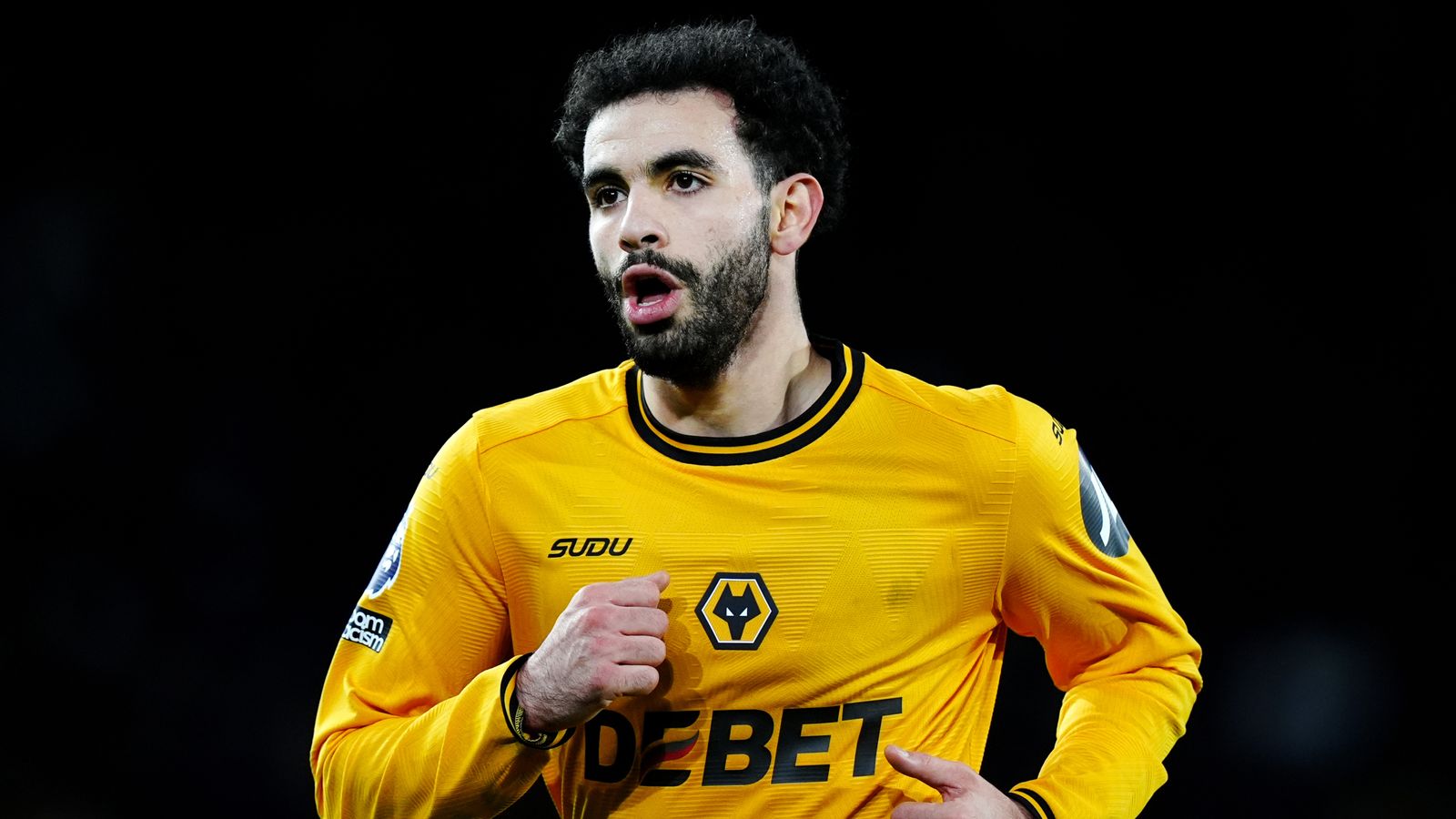 Manchester City to sign Algeria fullback Ait Nouri from Wolves