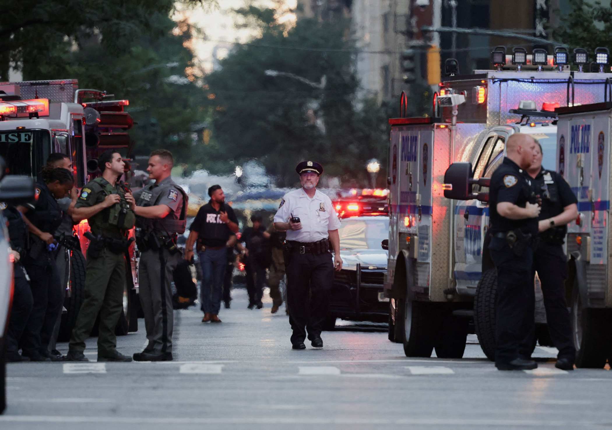 Midtown Manhattan shooting leaves four dead, including NYPD officer