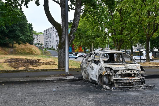 Masked mob launches violent ambush in central France, injuring 10 police officers