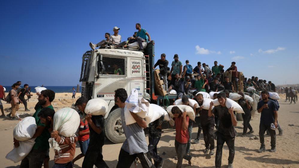 Gaza death toll rises as Israeli troops fire on crowds seeking aid