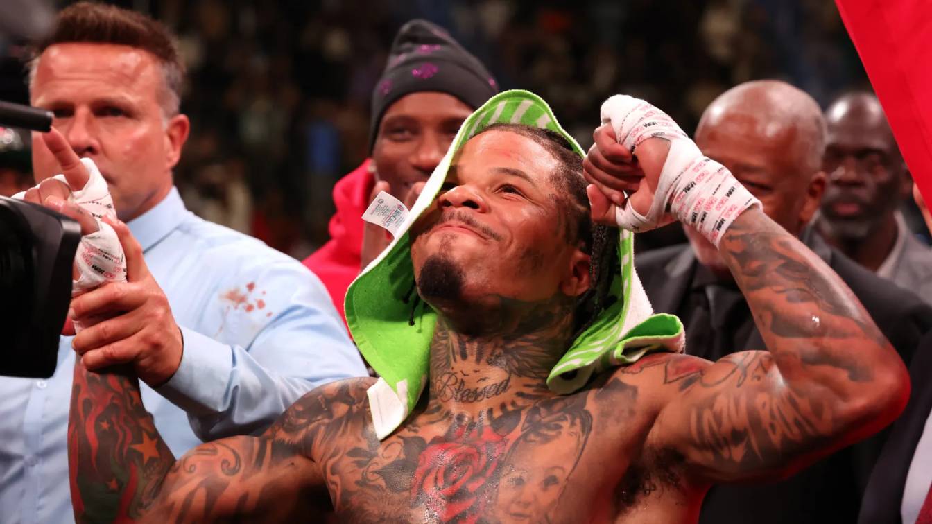 Assault charges land WBA lightweight champion Davis in hot soup