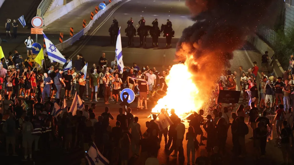 Israel protesters intensify pressure against plan to expand Gaza war