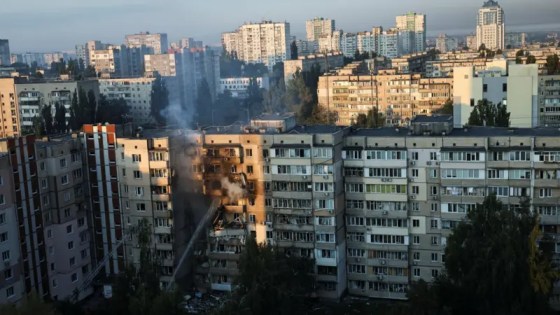 Russia hits main Ukrainian government building for first time