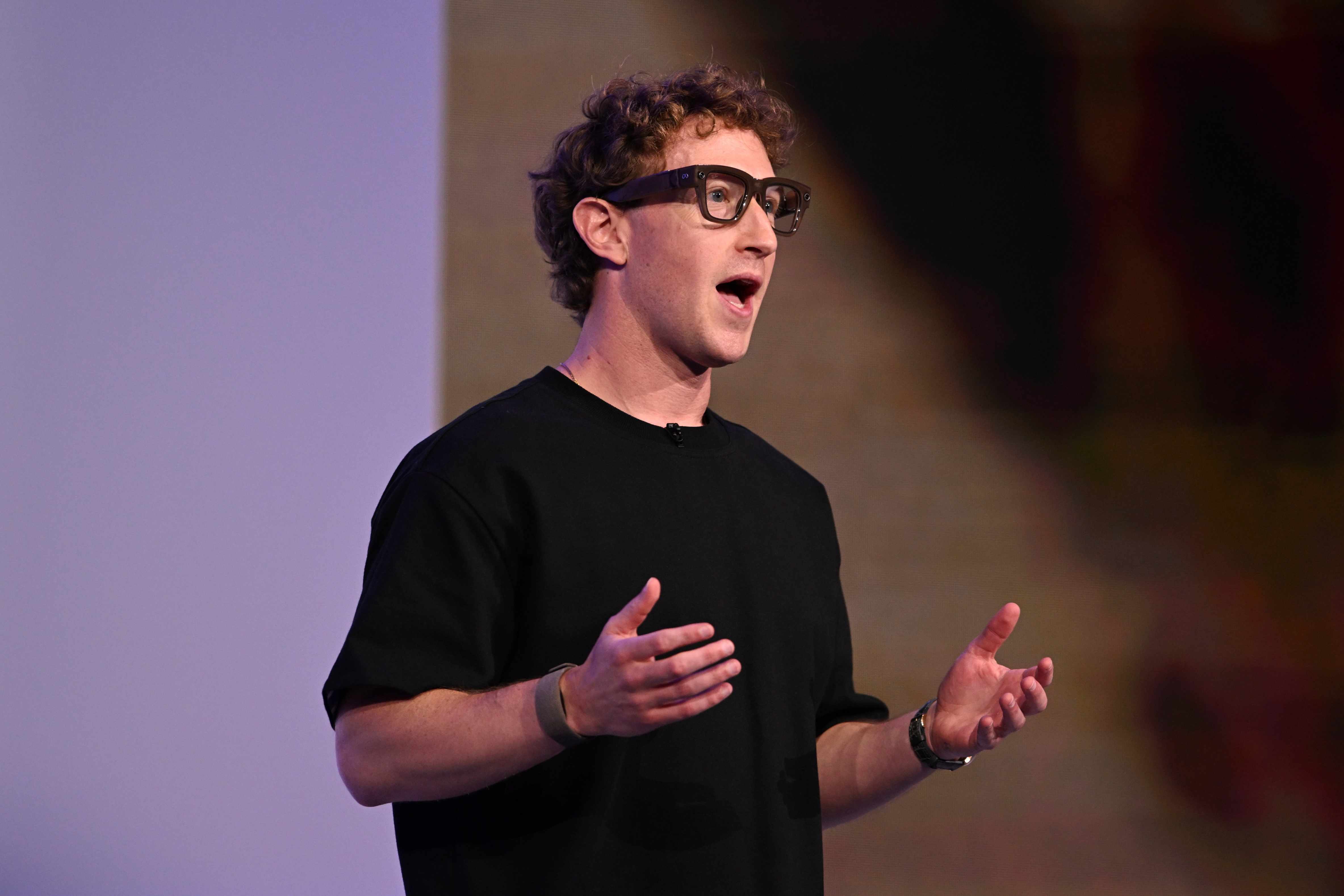 Meta unveils Ray-Ban display smart glasses with built‐in lens screen