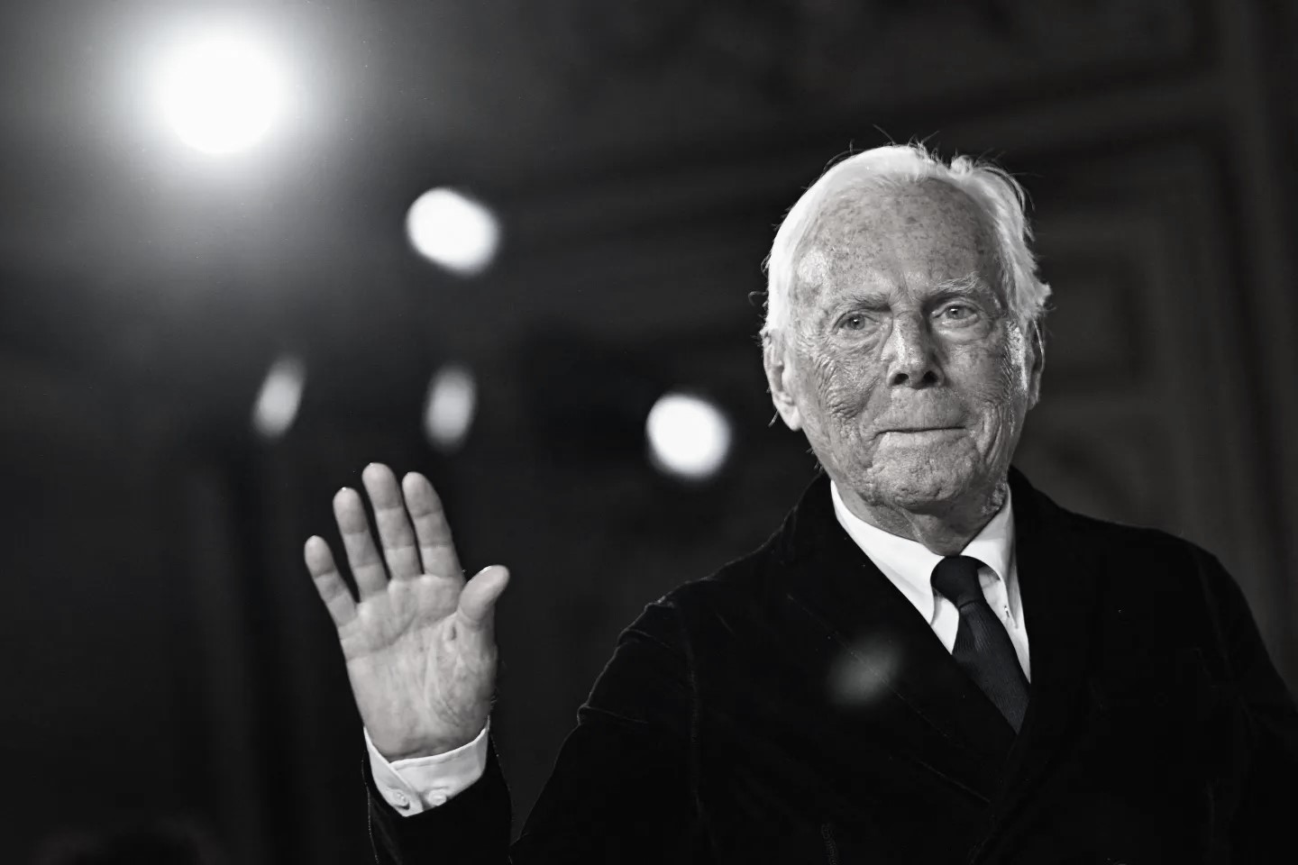 Thousands pay respects to Italian designer Giorgio Armani